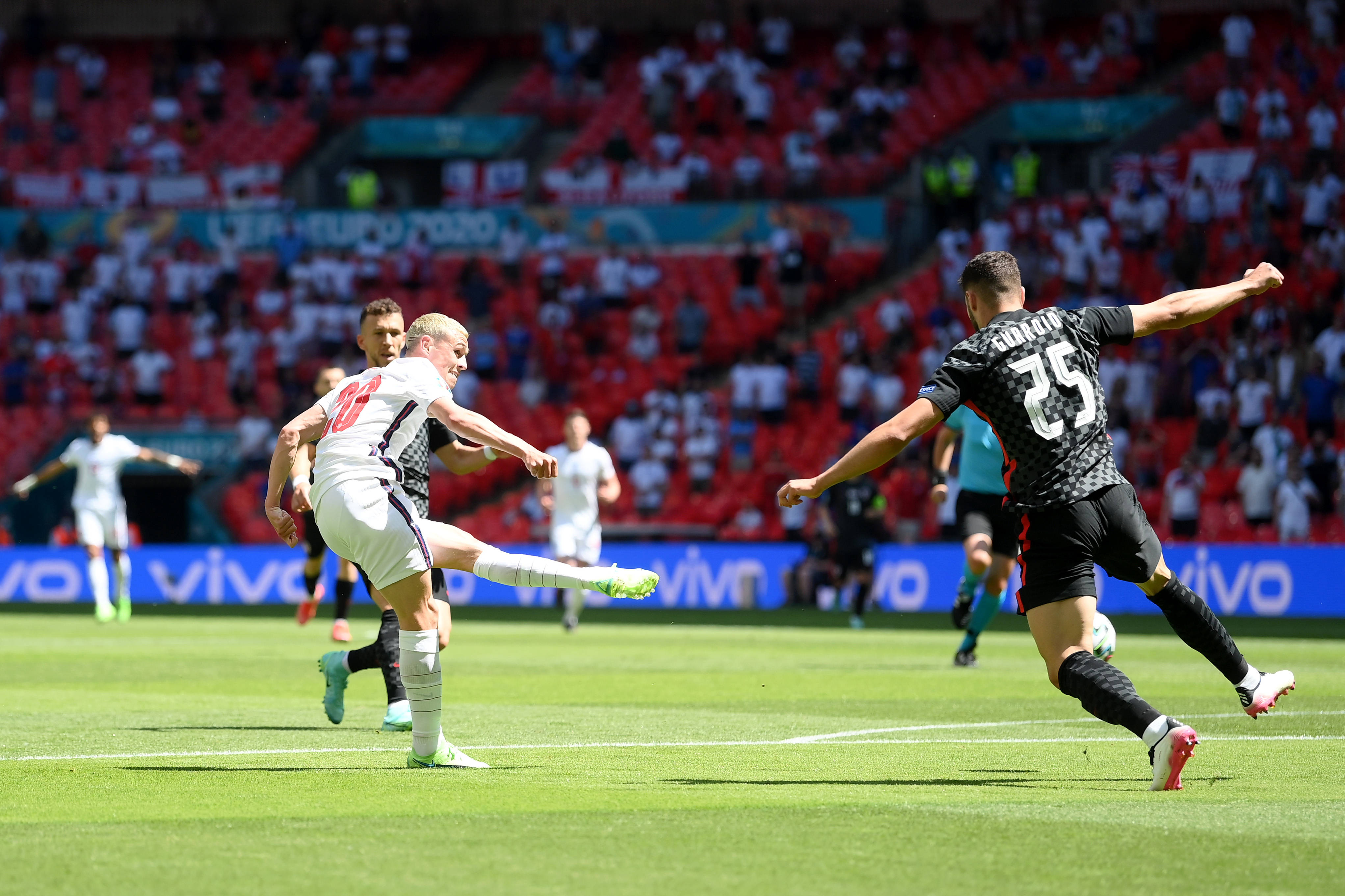 英格兰惨败克罗地亚，中场大将受伤离场的简单介绍