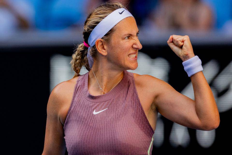 阿扎伦卡回归赛场，比分优势明显首场状态亮眼，瑞士队观众沸腾！